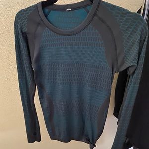 Lululemon swiftly tech long sleeve gel pattern. Size 4
